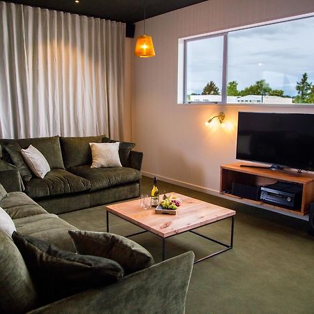 The Cinema Suites Te Anau Exterior photo