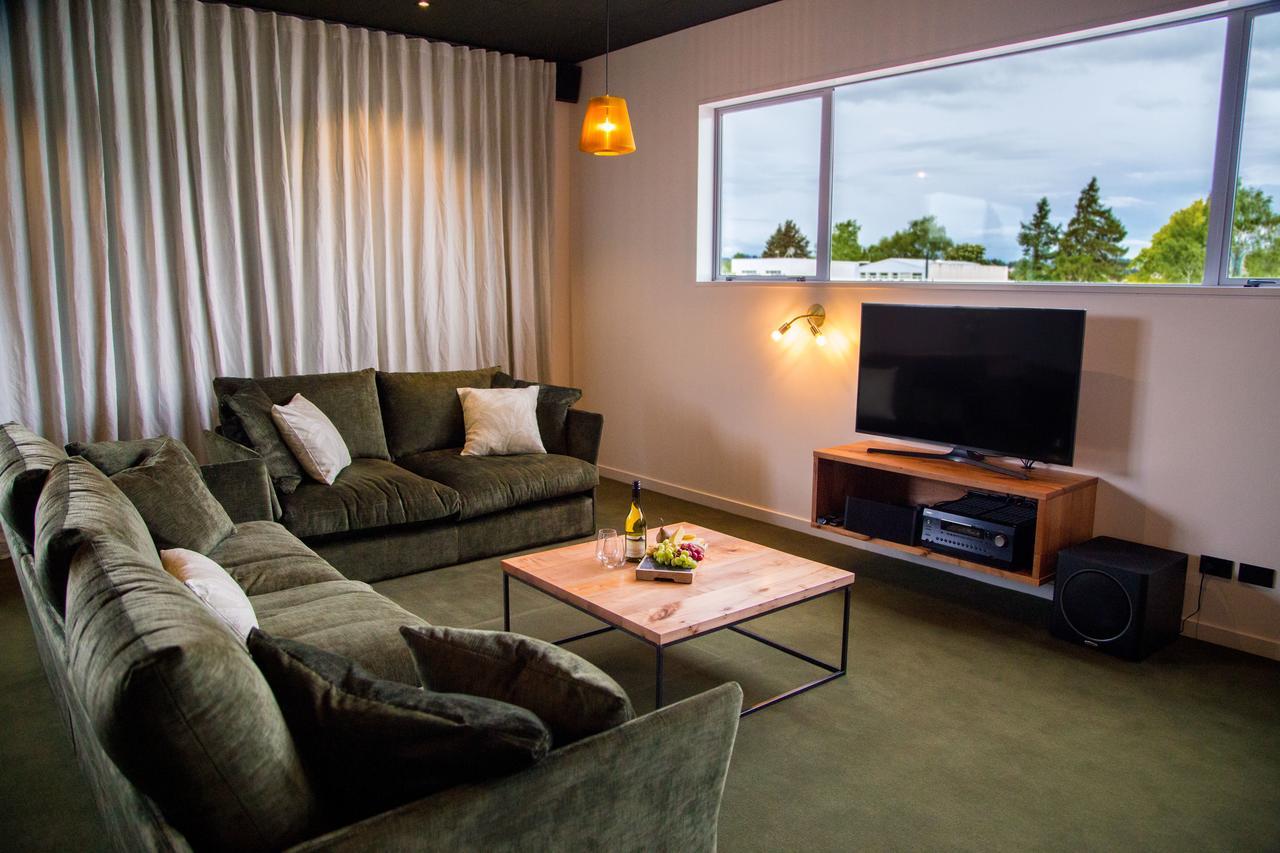The Cinema Suites Te Anau Exterior photo