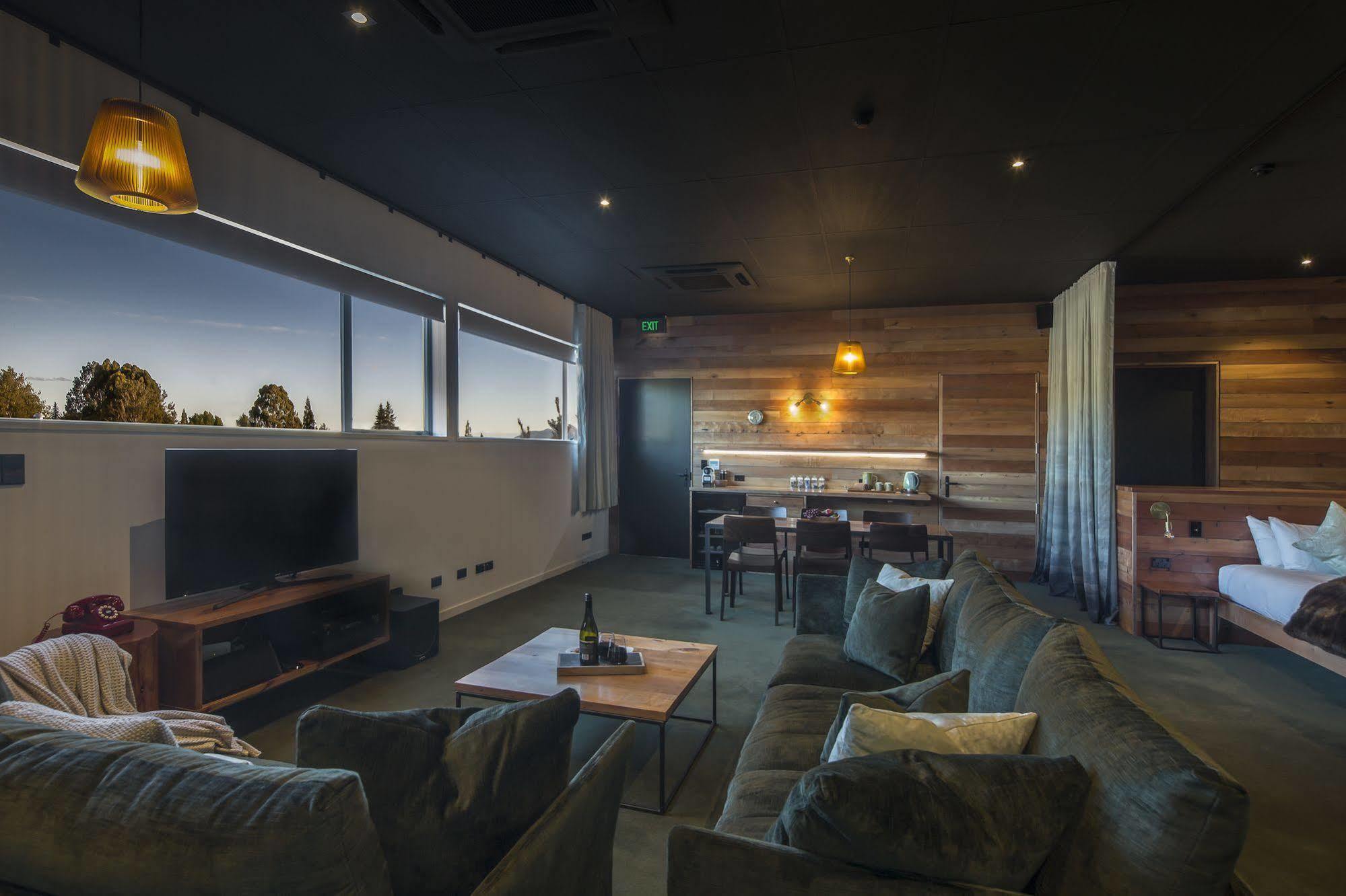 The Cinema Suites Te Anau Exterior photo