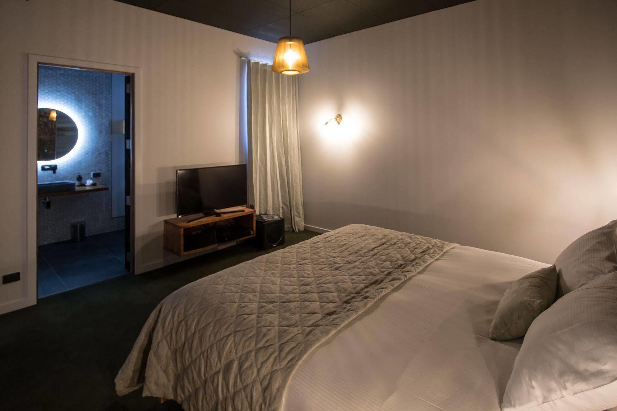 The Cinema Suites Te Anau Exterior photo